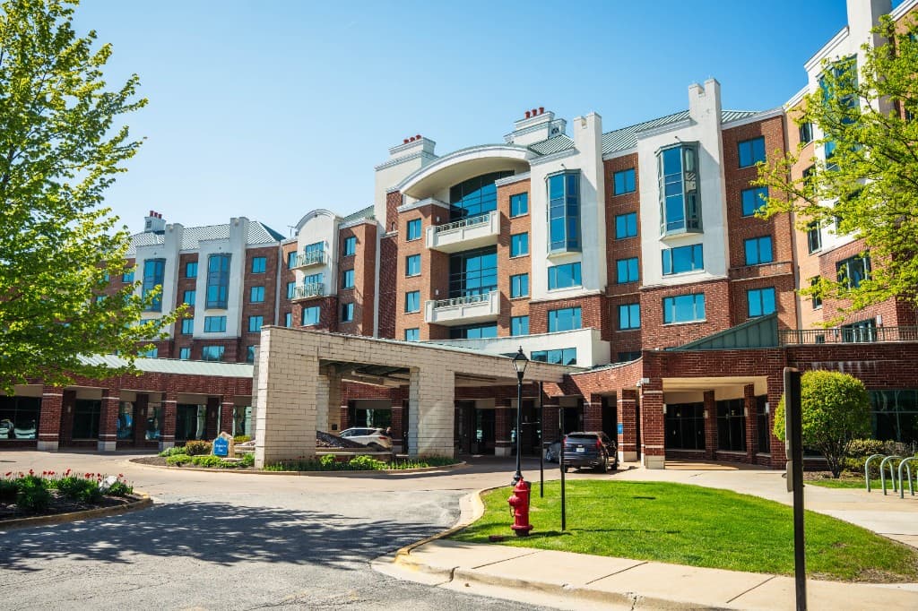 Solstice Palatine senior living community exterior